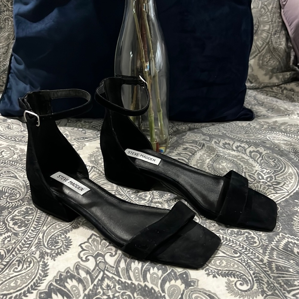 Steve Madden black suede sandal